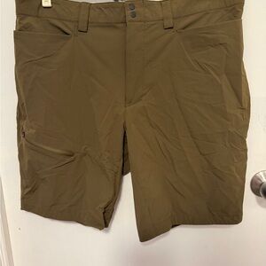 Duluth Trading Co Brown Cargo Shorts